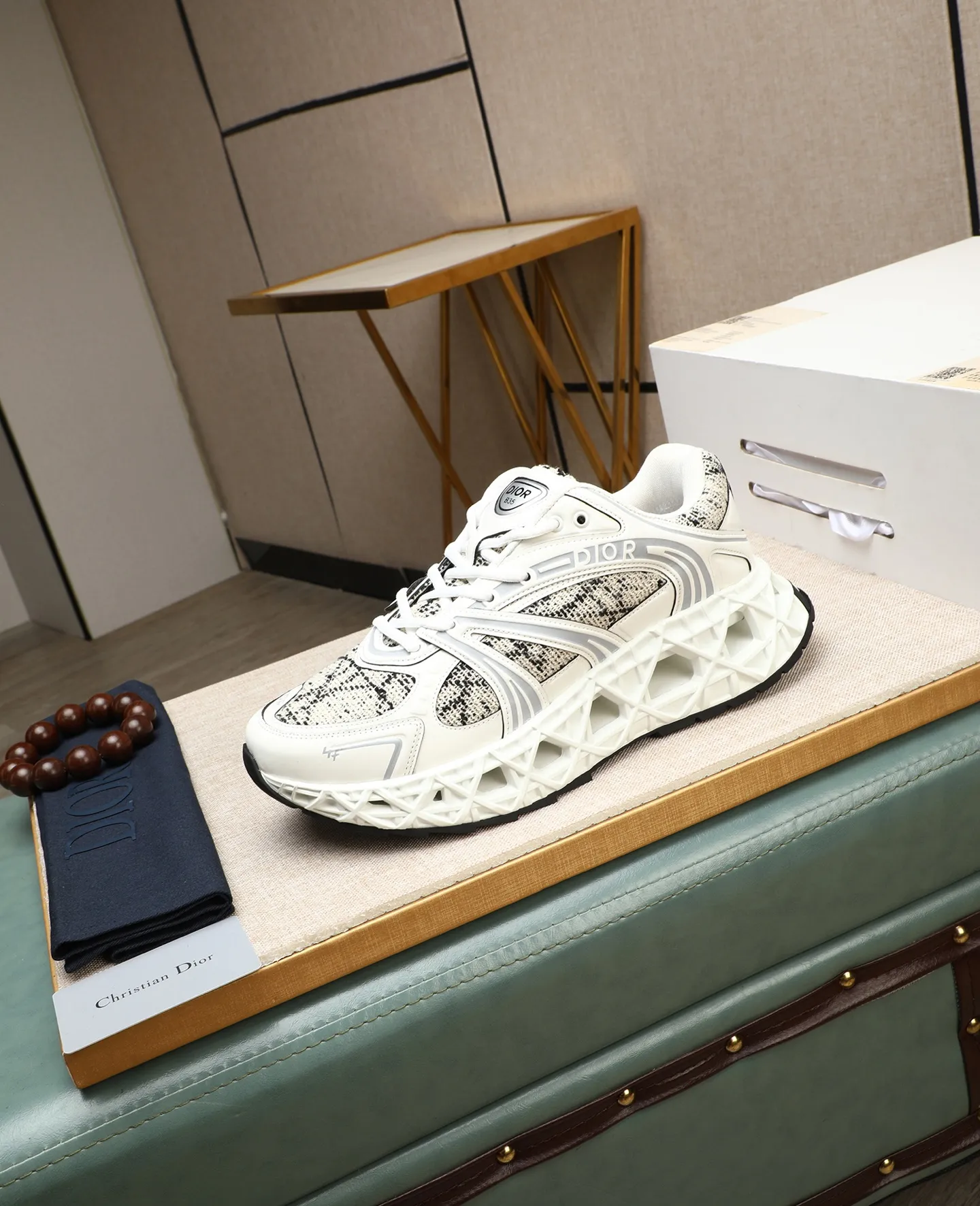 Men's shoes 💰800💰 Men's style 👦🏻Dior Dior B35 High-end quality Original casual sports shoes Upper: special environmentally friendly leather. High-frequency brand totem, brand totem cloth, tongue plastic brand logo, heel high-frequency brand logo Lining: brand canvas Original version: ultra-light TPR·rubber; two-color molded outsole Ultra-high quality control and fine workmanship: High-end, extravagance and class. Size: 39-44 (38, 45, 46, can be customized)…! !
